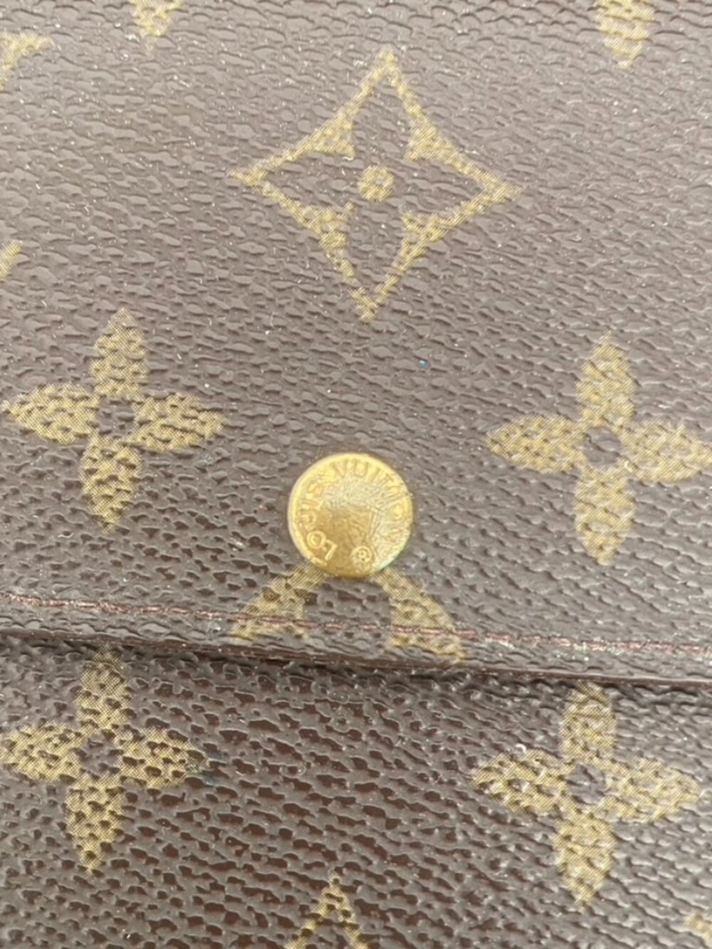 Louis Vuitton Monogram Sarah Wallet - Picture 8 of 16
